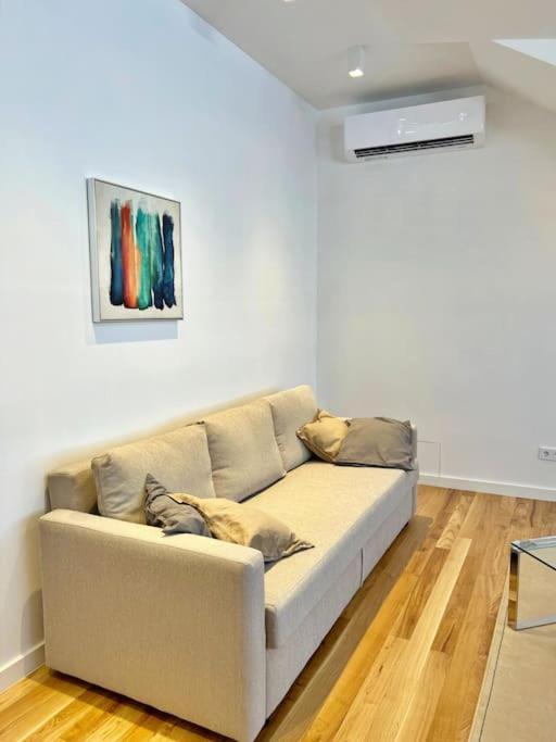 White 1 Bd Old Town Apartment By Hostlovers Kaunas Exteriör bild
