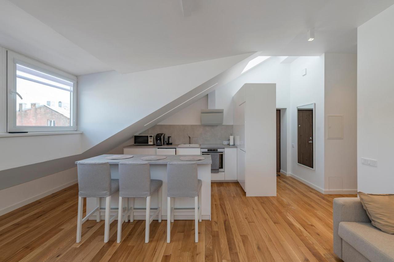 White 1 Bd Old Town Apartment By Hostlovers Kaunas Exteriör bild