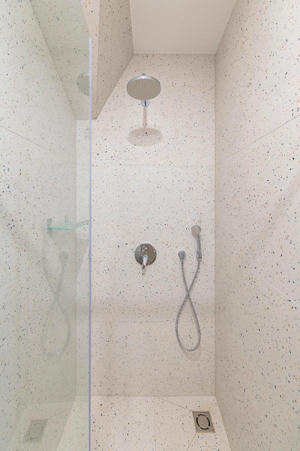 White 1 Bd Old Town Apartment By Hostlovers Kaunas Exteriör bild